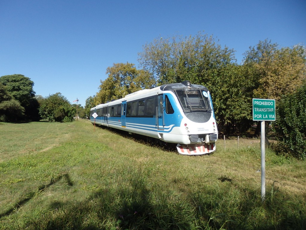 Foto: tren de Trenes Argentinos llegando a Argüello - Córdoba, Argentina