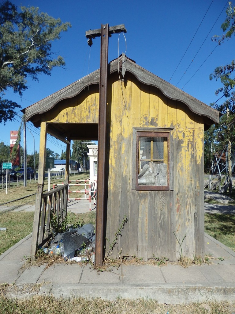 Foto: garita histórica del guardabarreras - Córdoba, Argentina
