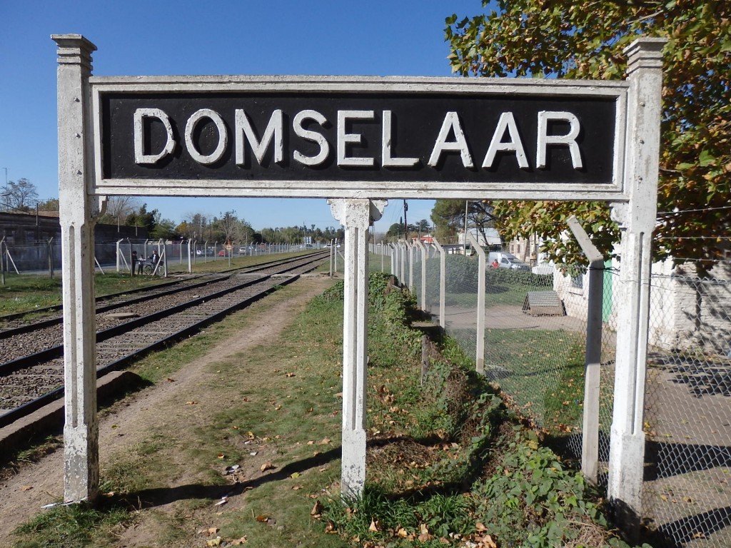 Foto: estación del FC Roca - Domselaar (Buenos Aires), Argentina