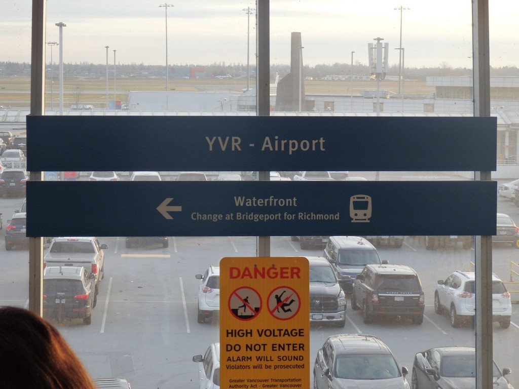Foto: nomenclador de la estación del aeropuerto - Vancouver (British Columbia), Canadá