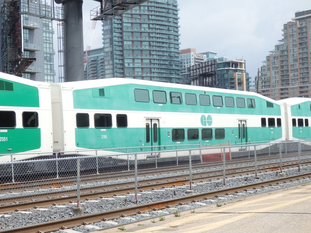 Foto: tren local en estación Exhibition - Toronto (Ontario), Canadá