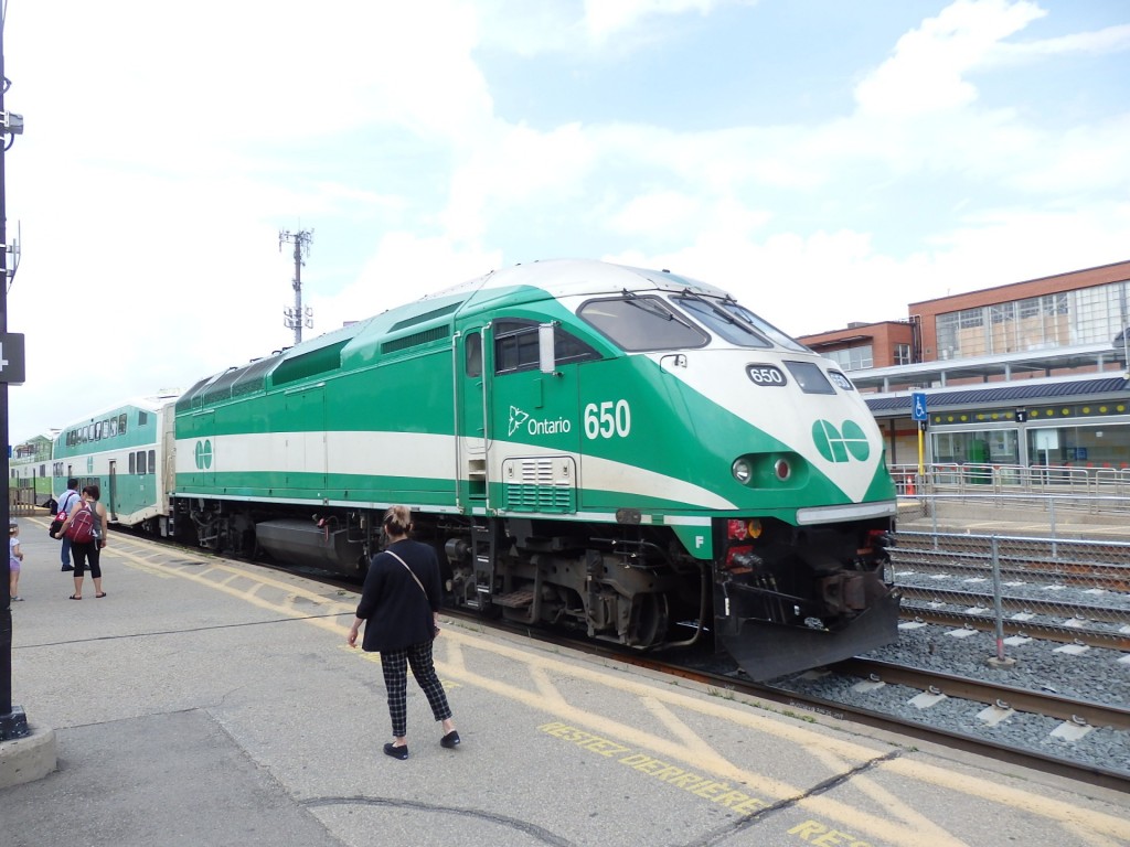 Foto: tren local en estación Exhibition - Toronto (Ontario), Canadá