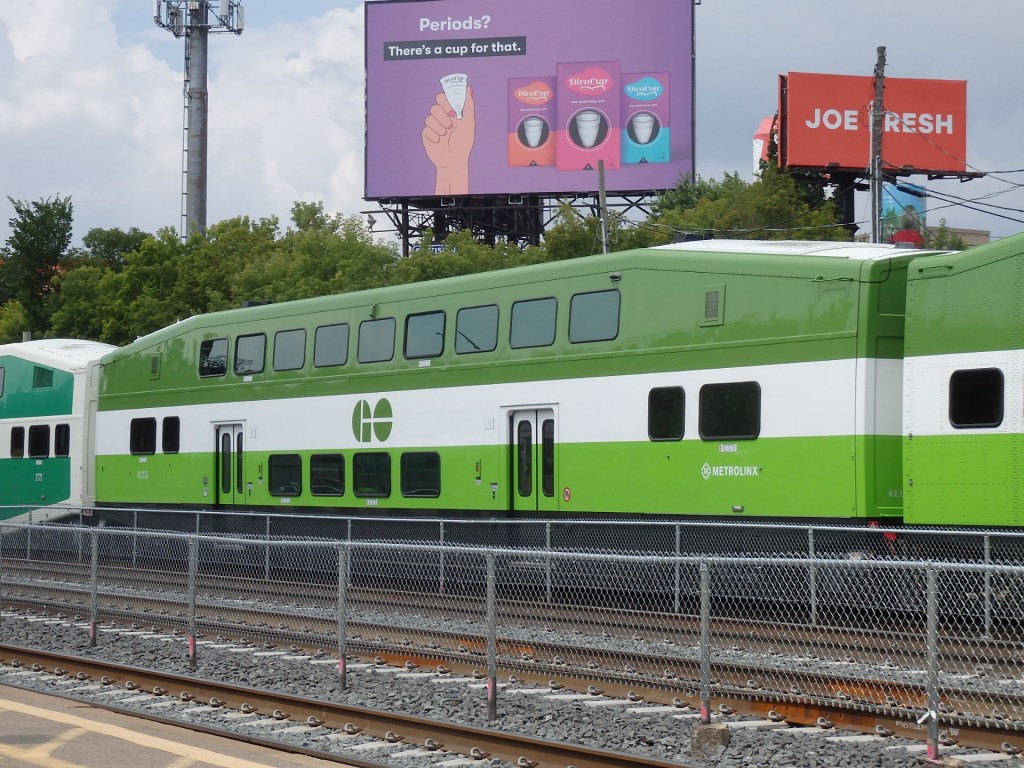 Foto: tren local en estación Exhibition - Toronto (Ontario), Canadá