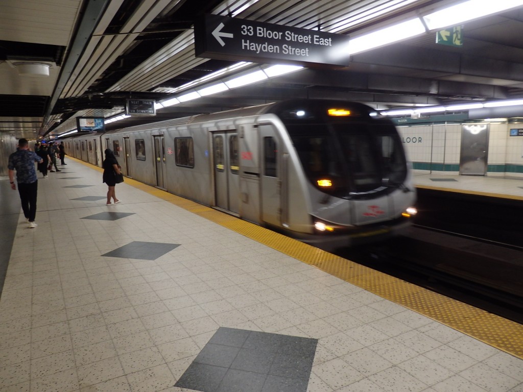 Foto: subte Línea 2, estación Bloor - Toronto (Ontario), Canadá