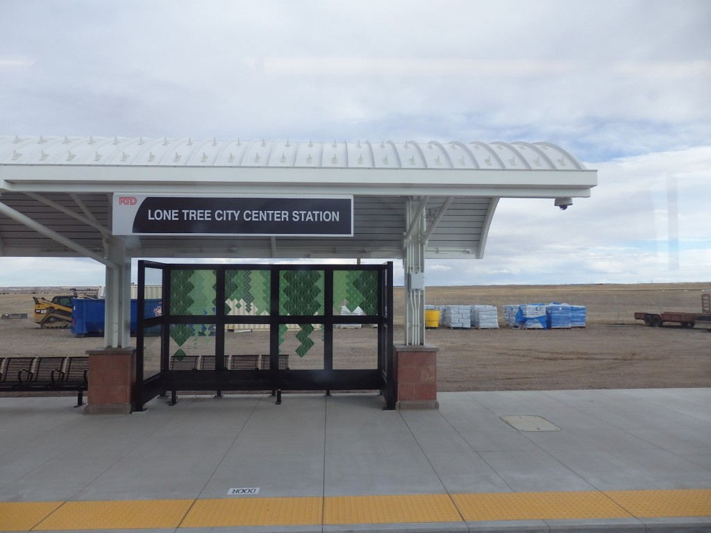 Foto: estación de las líneas R, F y E - Lone Tree (Colorado), Estados Unidos