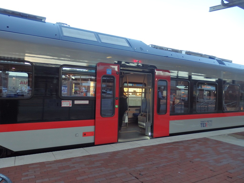 Foto: TEXRail, el tren al aeropuerto, inaugurado el 10 de enero de 2019 - Fort Worth (Texas), Estados Unidos