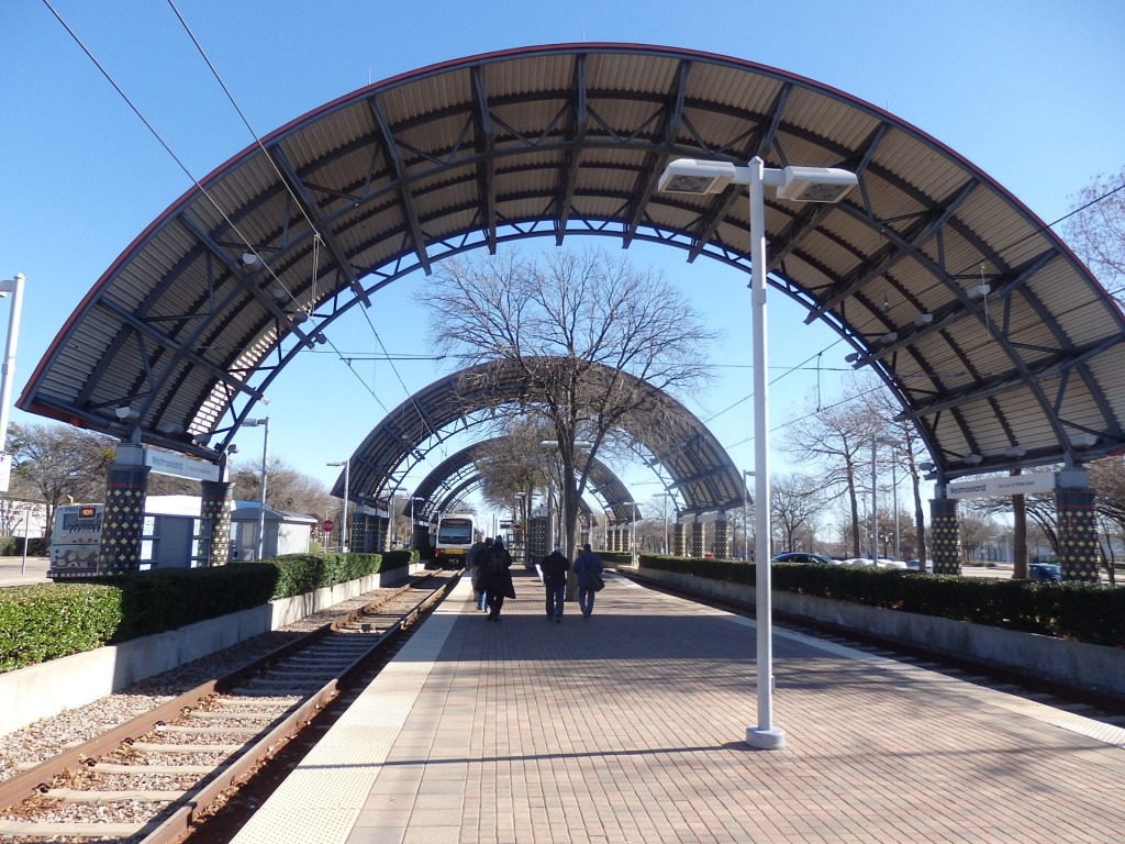 Foto: estación Westmoreland, extremo sur de la Línea Roja - Dallas (Texas), Estados Unidos