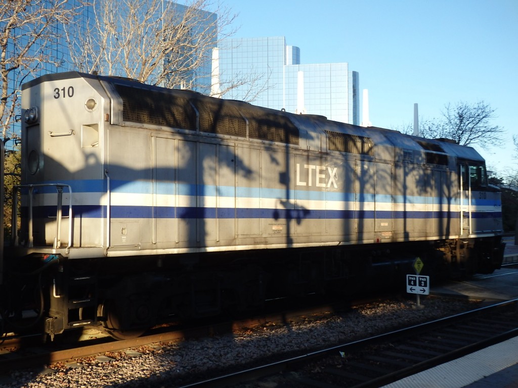 Foto: tren local TRE en Union Station - Dallas (Texas), Estados Unidos