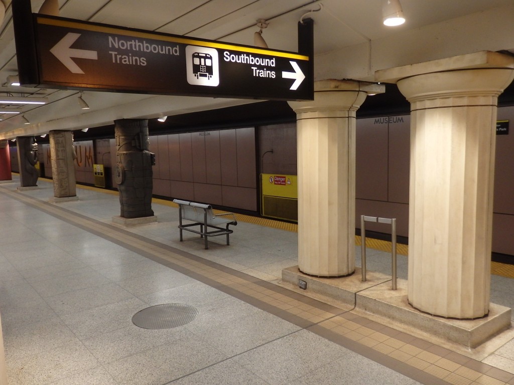Foto: estación Museum de la Línea 1 del subte - Toronto (Ontario), Canadá