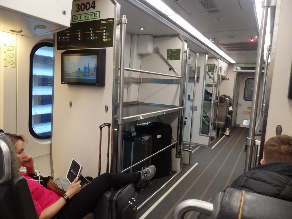 Foto: tren del aeropuerto al centro - Toronto (Ontario), Canadá