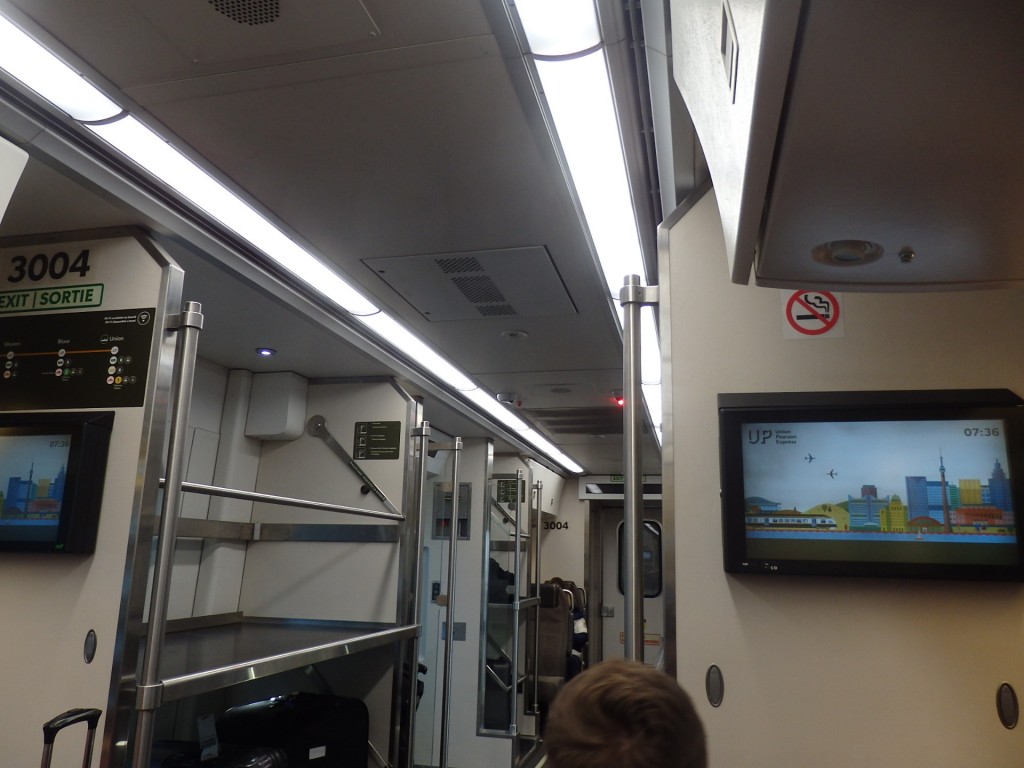 Foto: tren del aeropuerto al centro - Toronto (Ontario), Canadá