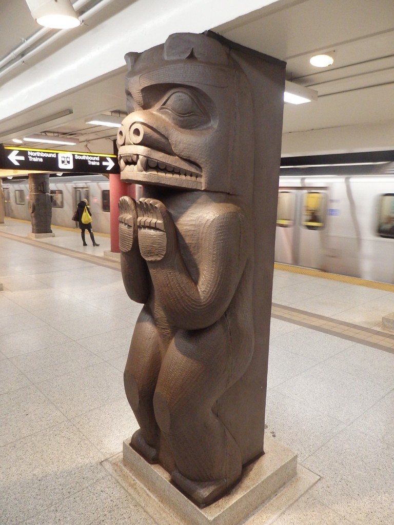 Foto: estación Museum de la Línea 1 del subte - Toronto (Ontario), Canadá
