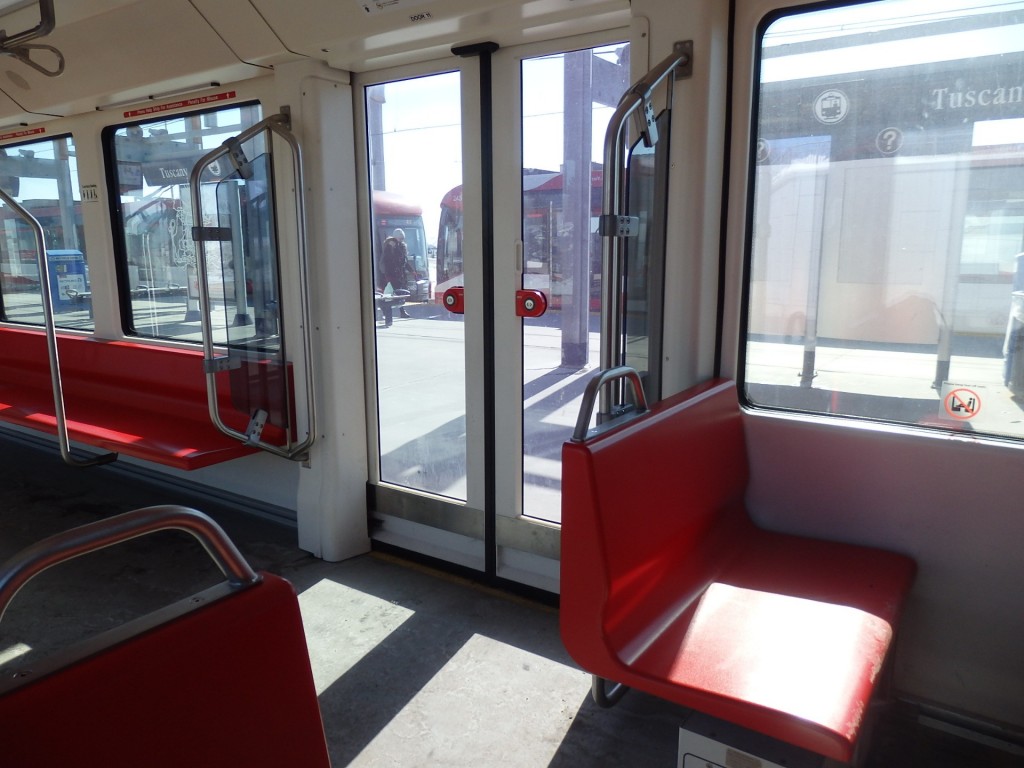 Foto: metrotranvía, estación Tuscany - Calgary (Alberta), Canadá