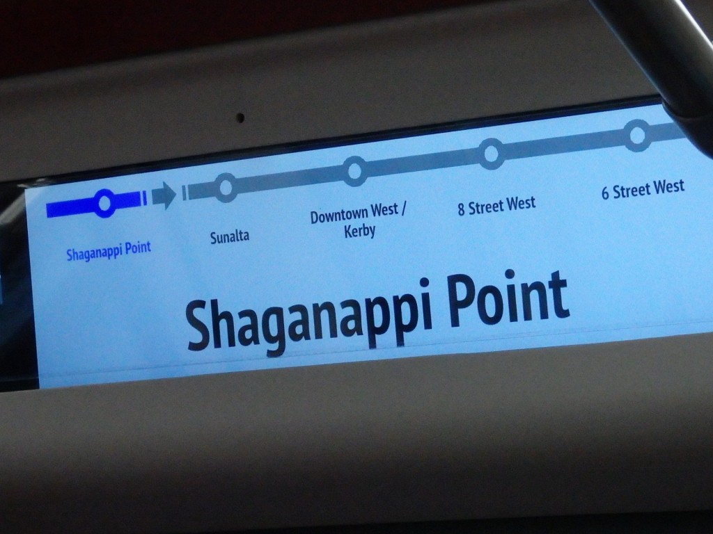 Foto: indicador de estaciones del metrotranvía - Calgary (Alberta), Canadá