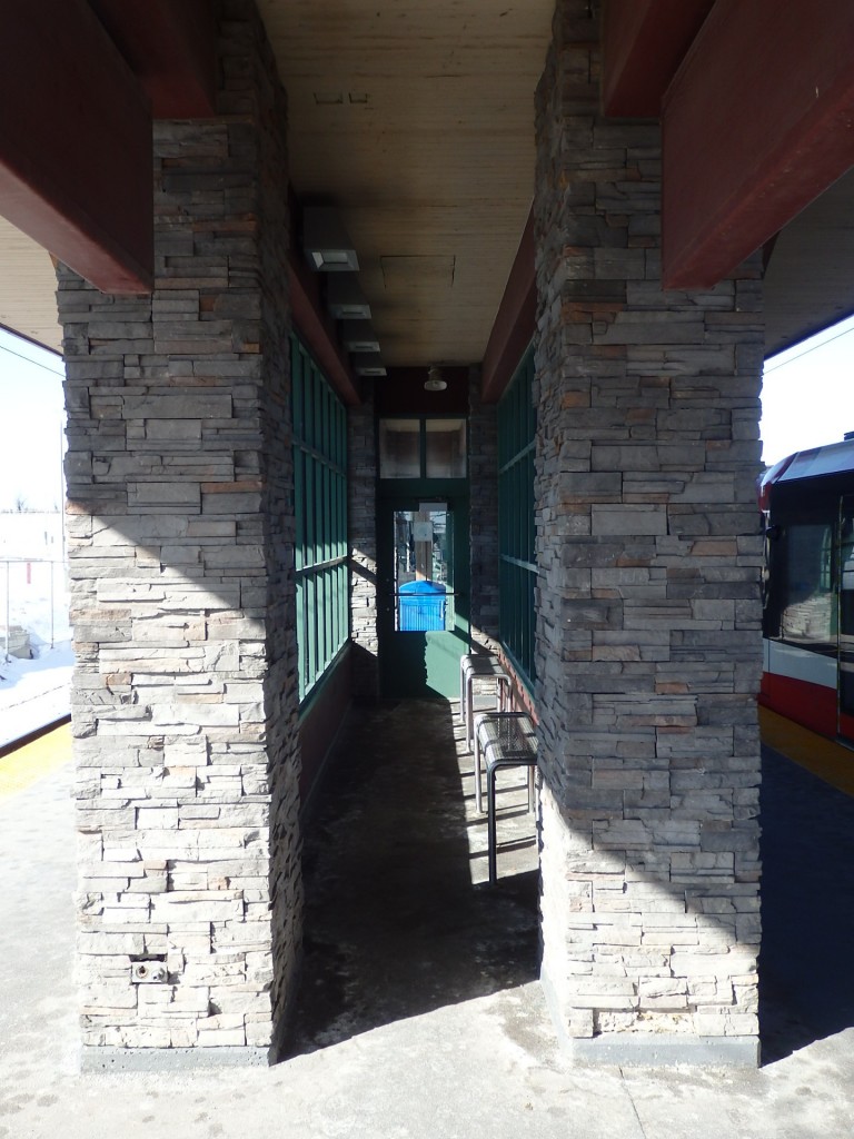 Foto: metrotranvía, estación Fish Creek - Lacombe - Calgary (Alberta), Canadá