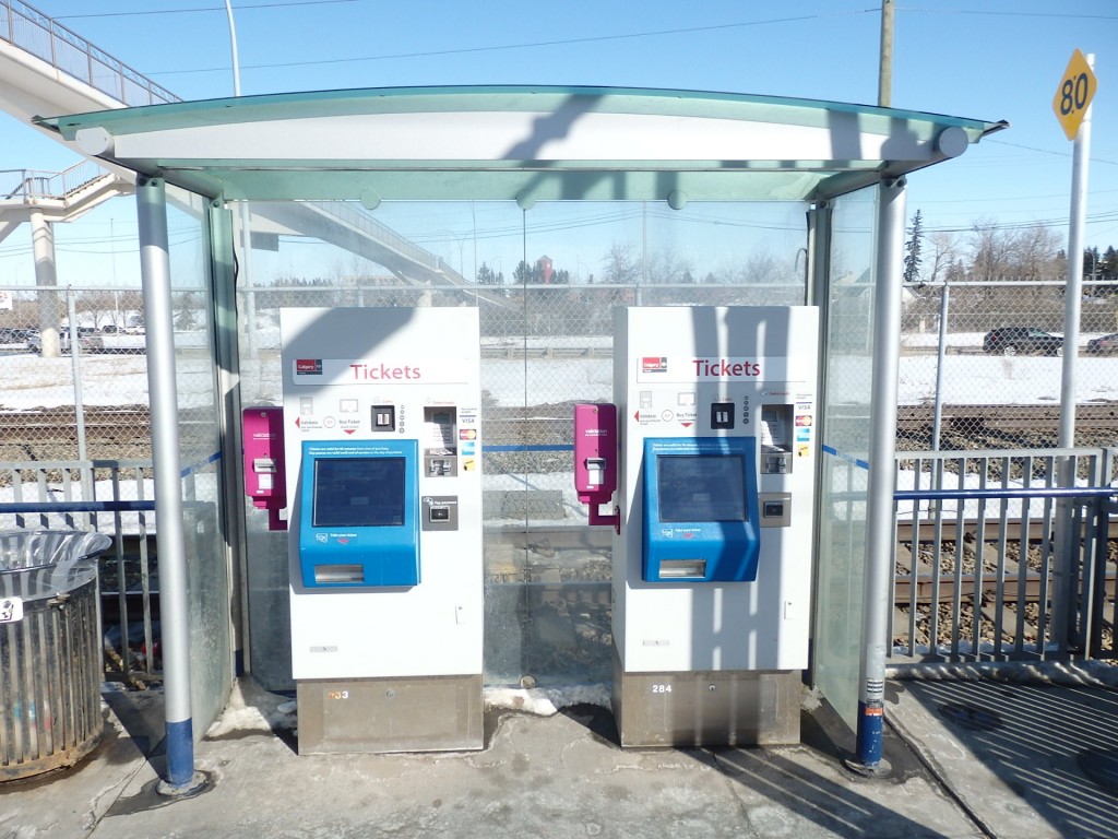 Foto: metrotranvía, estación Fish Creek - Lacombe - Calgary (Alberta), Canadá