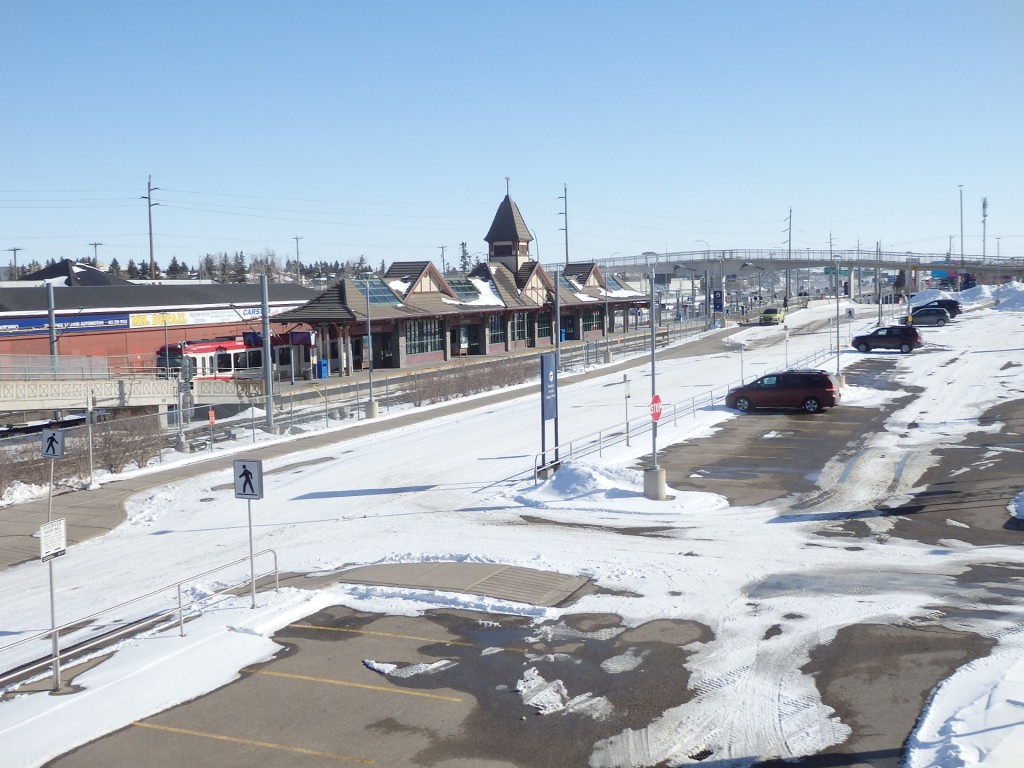 Foto: metrotranvía, estación Fish Creek - Lacombe - Calgary (Alberta), Canadá