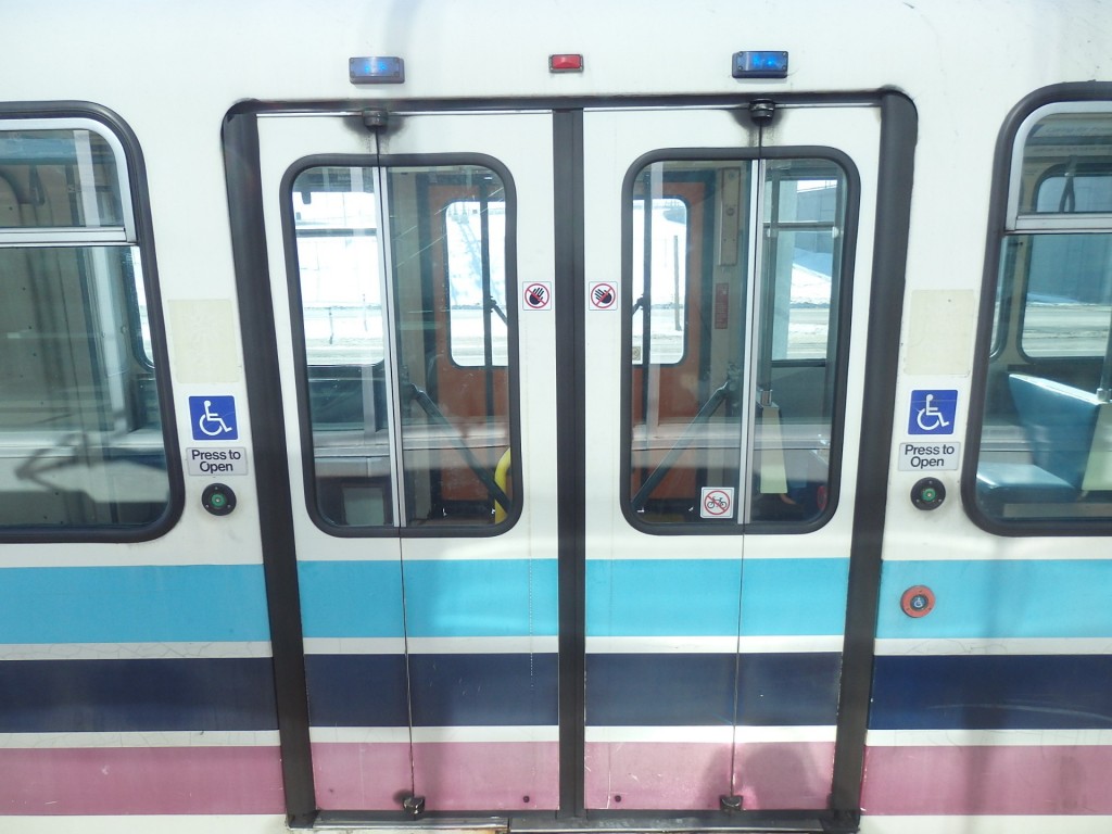 Foto: metrotranvía en estación Tuscany - Calgary (Alberta), Canadá
