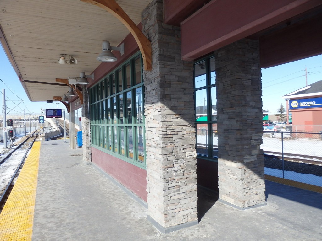 Foto: metrotranvía, estación Fish Creek - Lacombe - Calgary (Alberta), Canadá