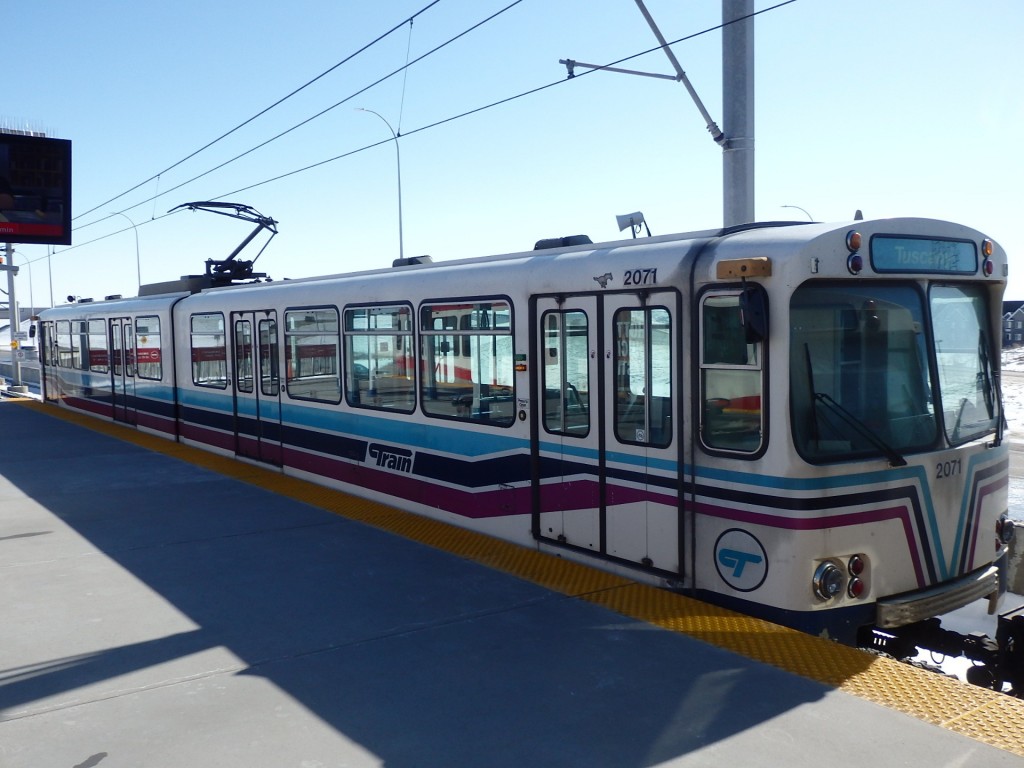 Foto: metrotranvía, estación Tuscany - Calgary (Alberta), Canadá