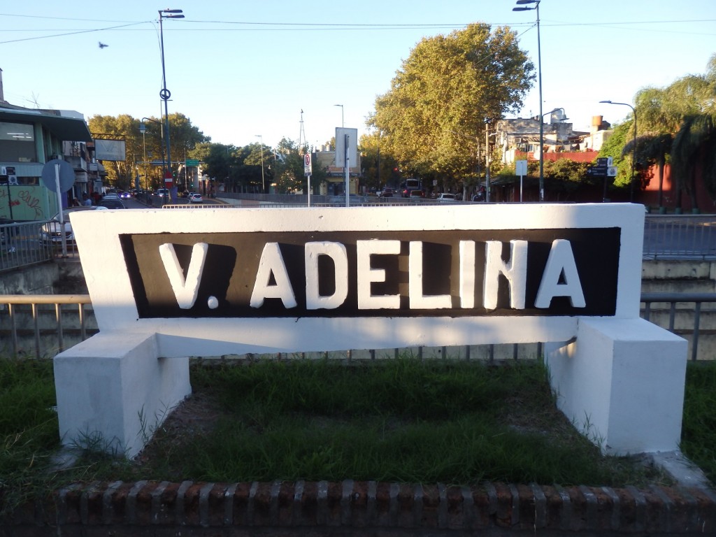 Foto: estación del FC Belgrano (Ferrovías) - Villa Adelina (Buenos Aires), Argentina