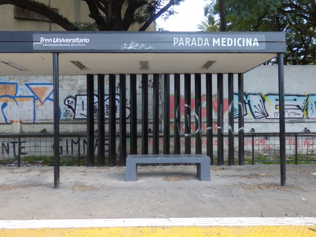 Foto: parada del Tren Universitario - La Plata (Buenos Aires), Argentina