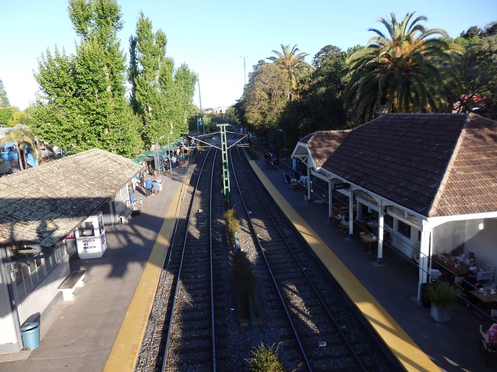 Foto: estación del Tren de la Costa - Acassuso (Buenos Aires), Argentina