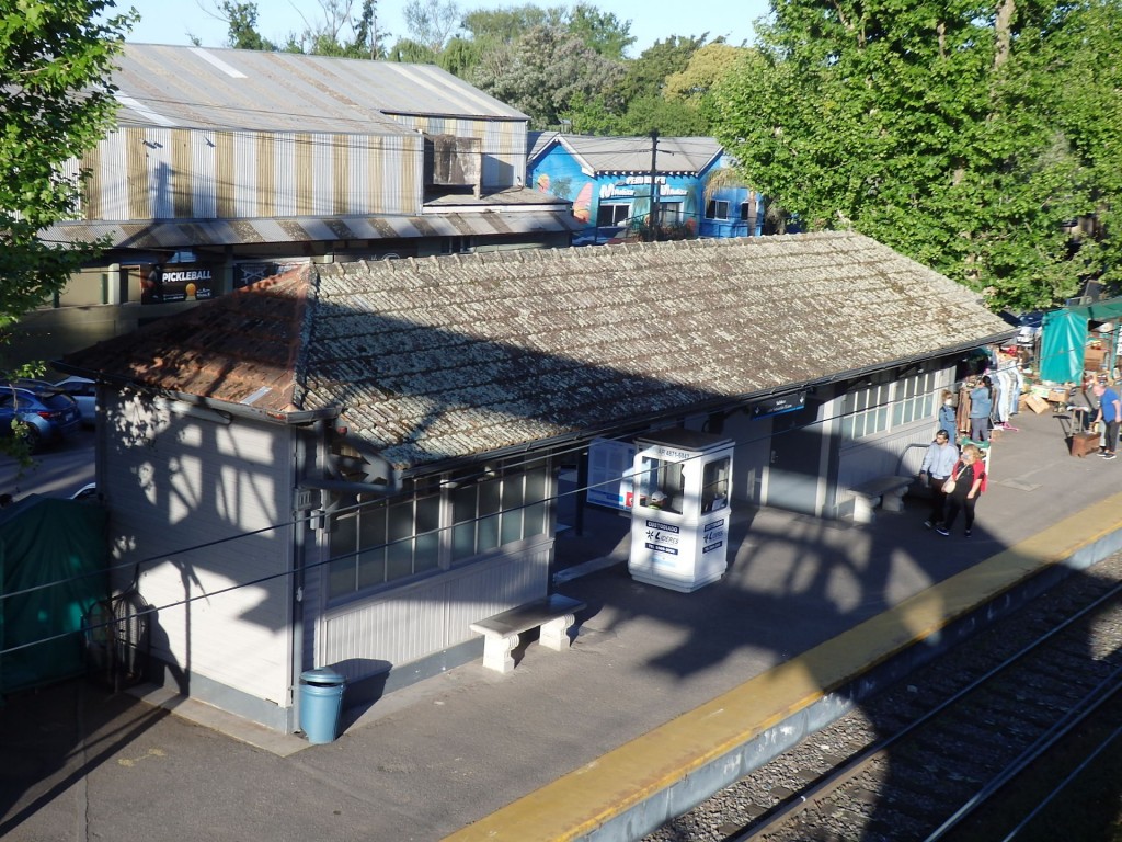 Foto: estación del Tren de la Costa - Acassuso (Buenos Aires), Argentina