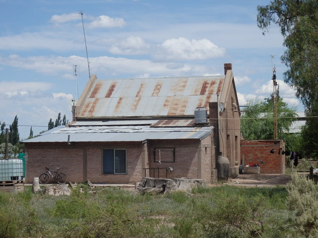 Foto: ex estación Ingeniero Balloffet del FC San Martín - Rama Caída (Mendoza), Argentina