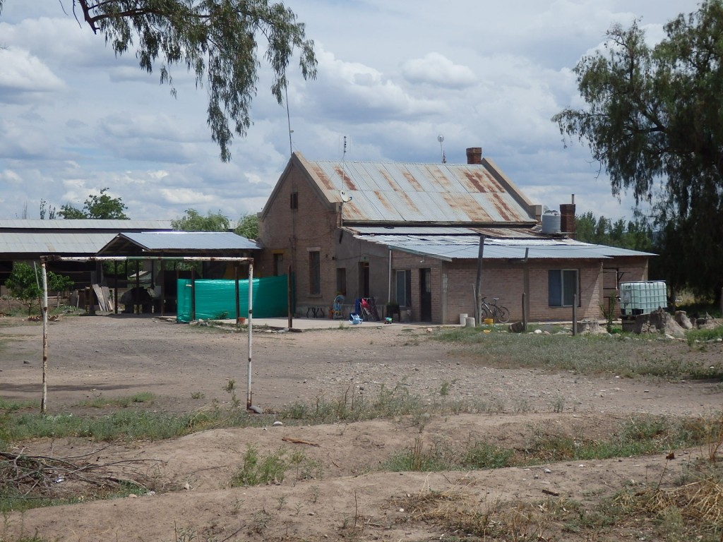 Foto: ex estación Ingeniero Balloffet del FC San Martín - Rama Caída (Mendoza), Argentina