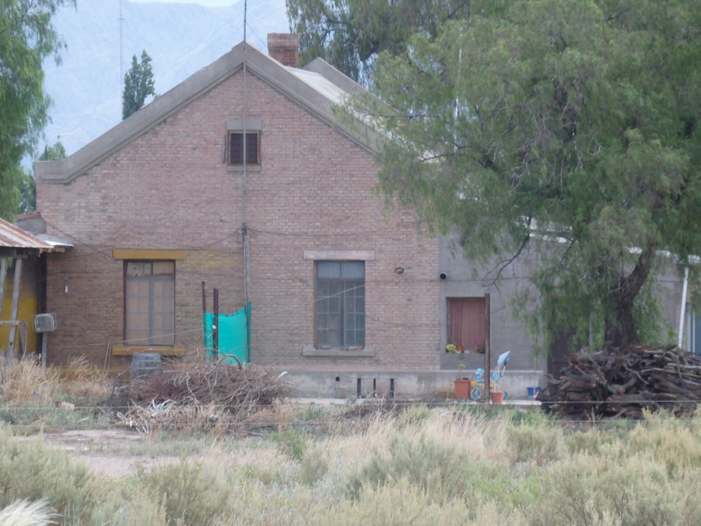 Foto: ex estación Ingeniero Balloffet del FC San Martín - Rama Caída (Mendoza), Argentina