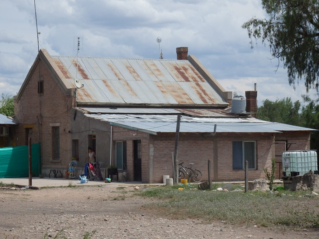 Foto: ex estación Ingeniero Balloffet del FC San Martín - Rama Caída (Mendoza), Argentina
