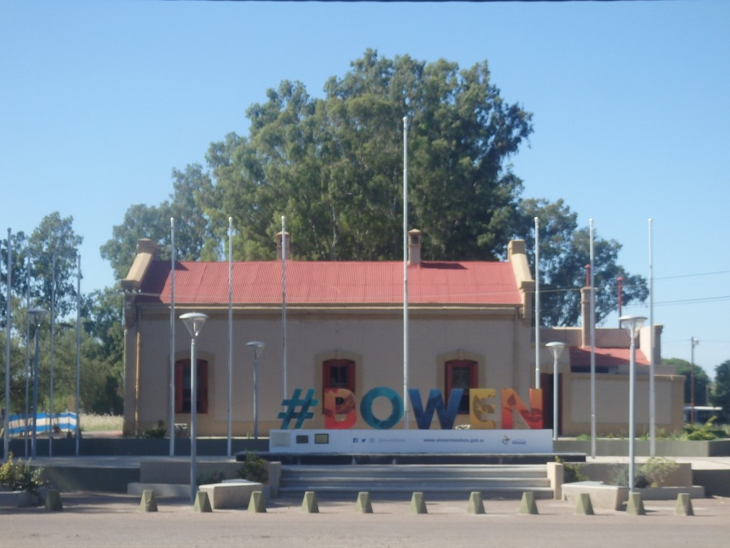 Foto: ex estación del FC Sarmiento - Bowen (Mendoza), Argentina