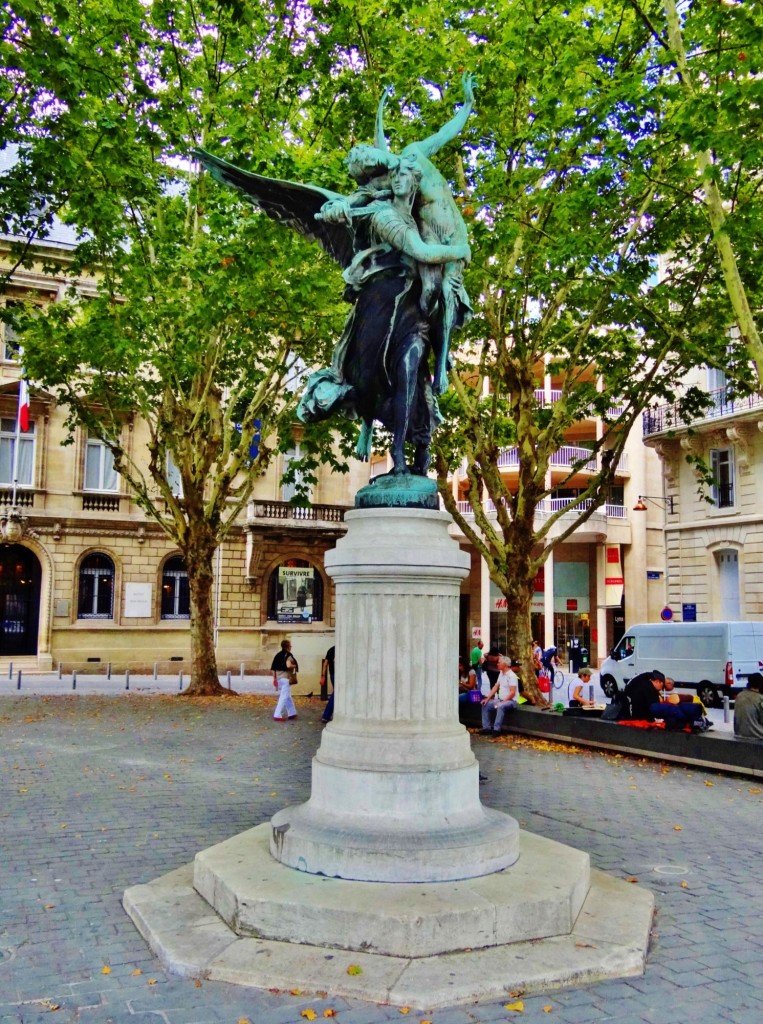 Foto: Statue  "Gloria Victis" - Bordeaux (Aquitaine), Francia