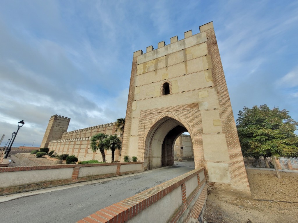 Foto: Muralla - Madrigal de las Altas Torres (Ávila), España
