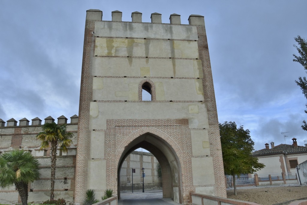 Foto: Muralla - Madrigal de las Altas Torres (Ávila), España