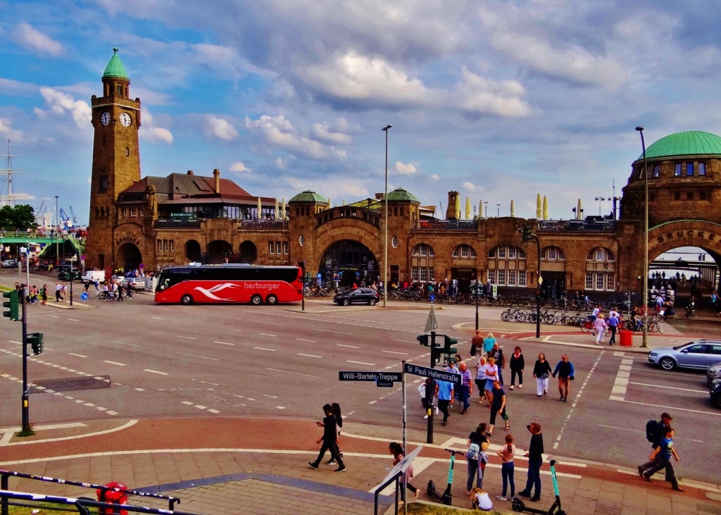 Foto: St. Pauli-Landungsbrücken - Hamburg (Hamburg City), Alemania