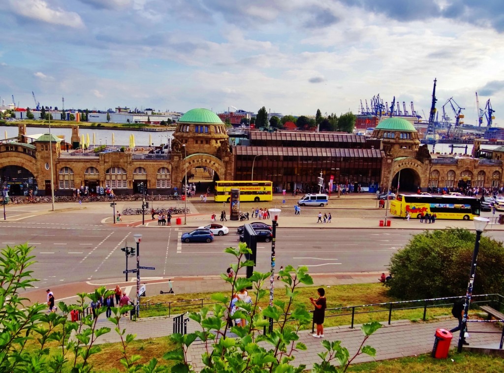 Foto: St. Pauli-Landungsbrücken - Hamburg (Hamburg City), Alemania