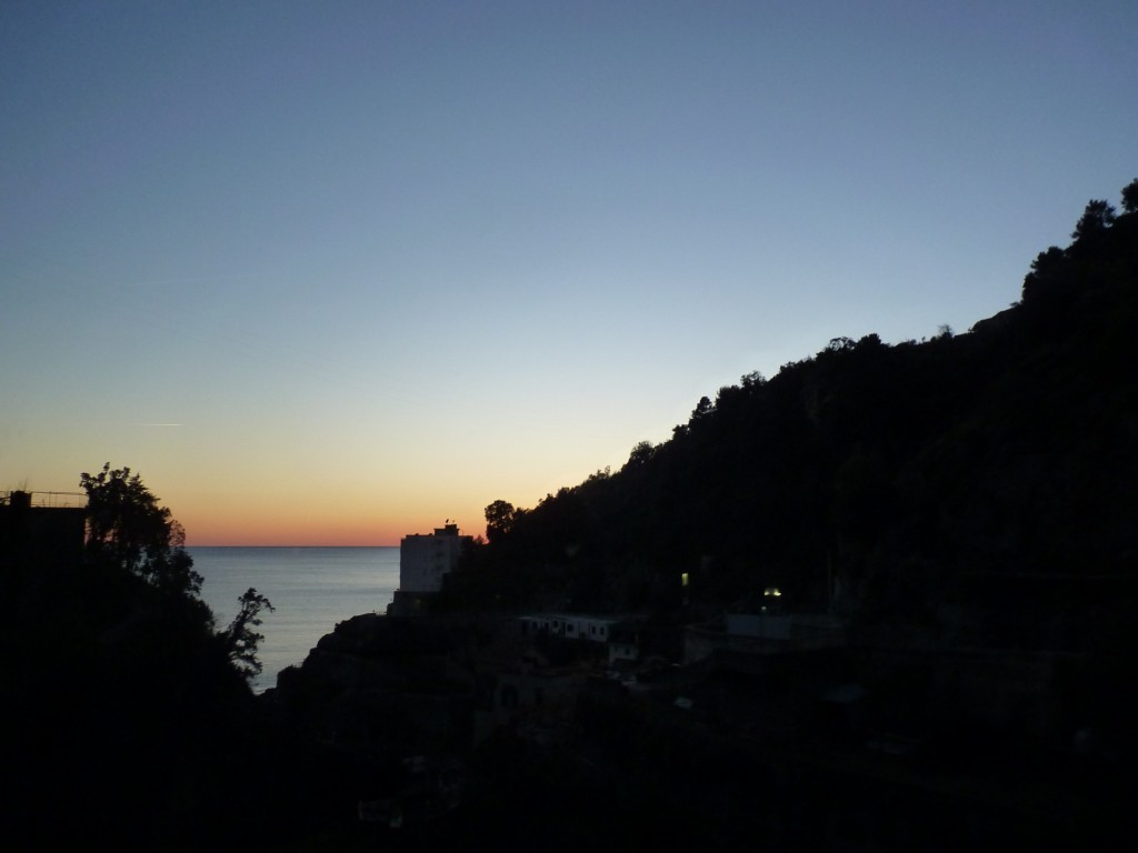 Foto: Costa Amalfitana al atardecer - Amalfi (Campania), Italia