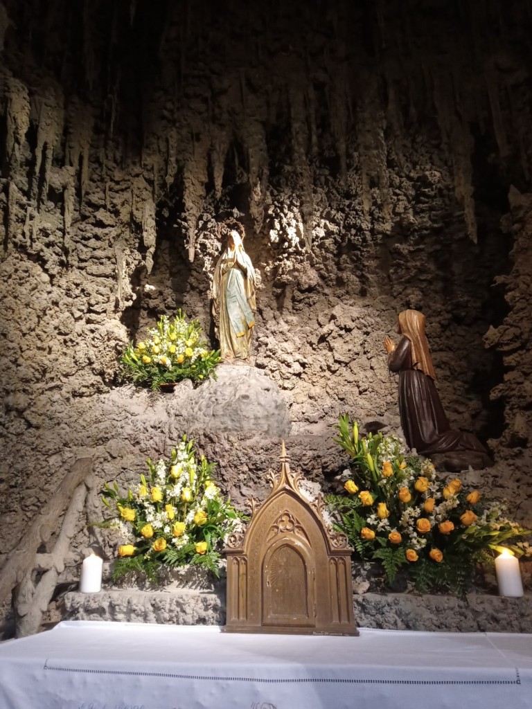 Foto: San Pedro de los Francos. Gruta de Lourdes - Calatayud (Zaragoza), España