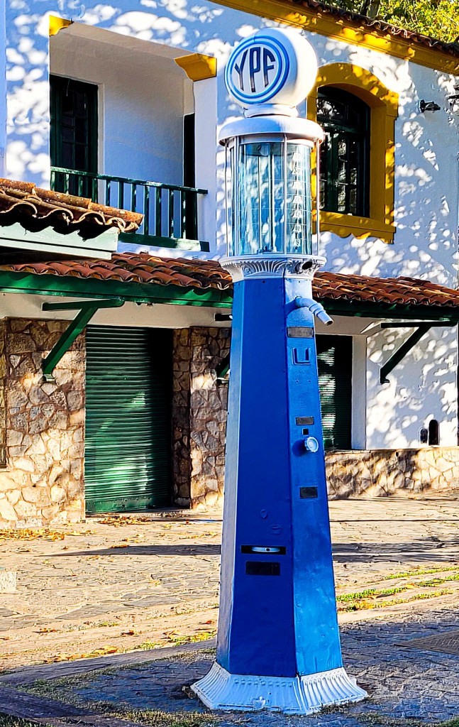 Foto: antiguo surtidor de la estación ferroviaria de Ranelagh - Ranerlagh (Buenos Aires), Argentina
