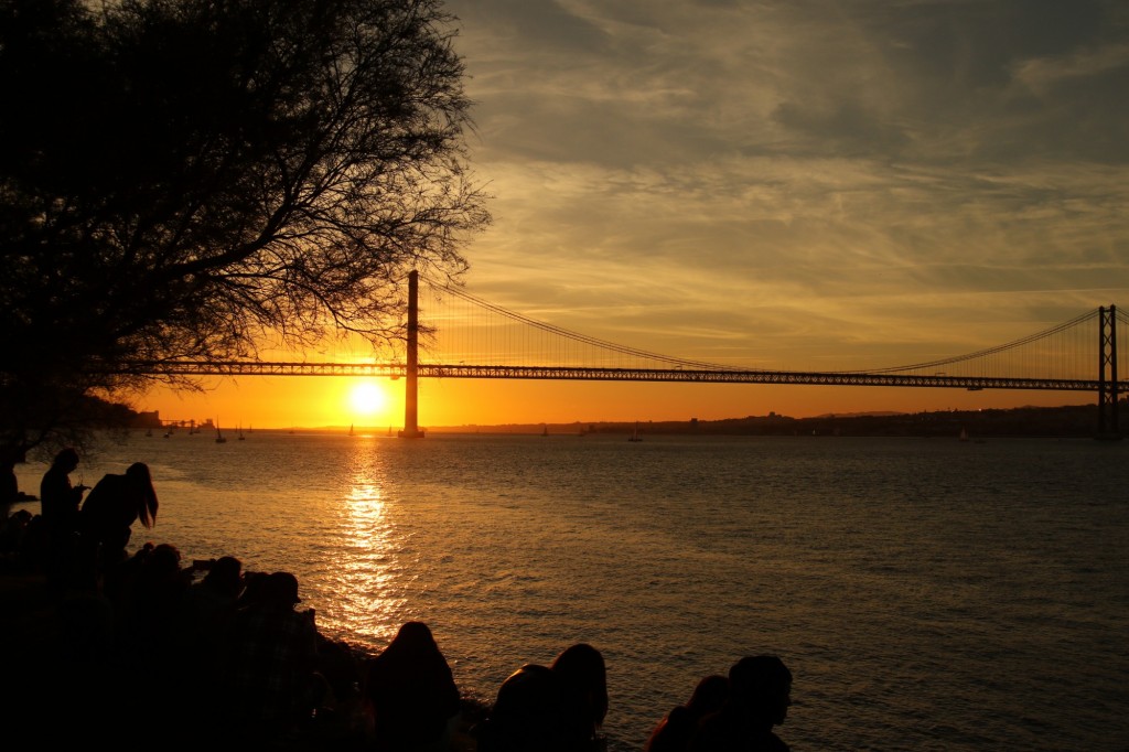 Foto: Por do Sol - Almada, Portugal