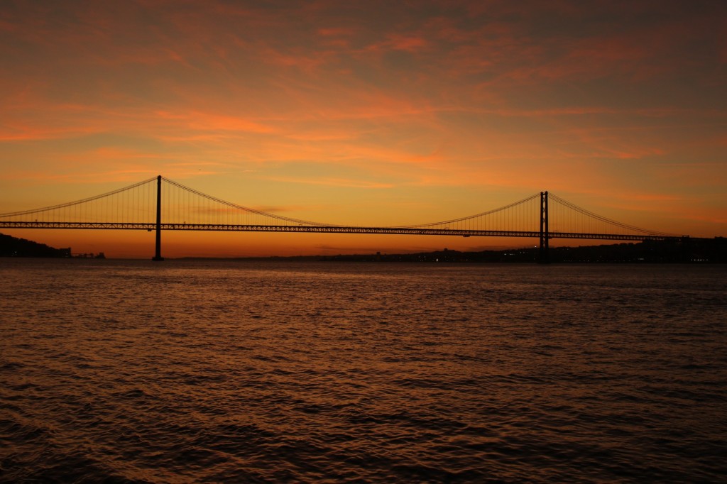 Foto: Por do Sol - Almada, Portugal