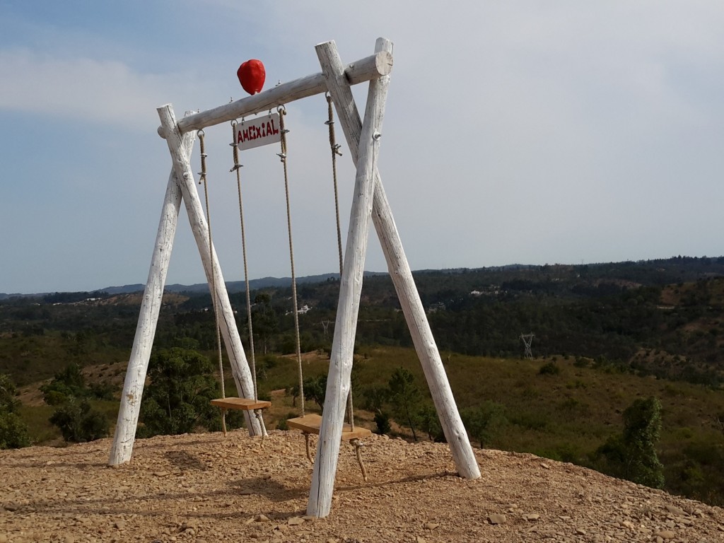 Foto: Baloiço - Serra do Caldeirão - Barranco do Velho, Portugal