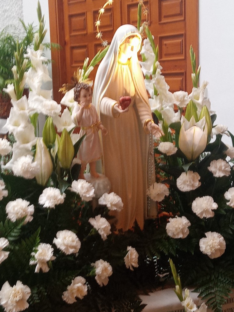 Foto: 13 de Mayo, memoria de Ntra. Sra. de Fátima en la parroquia de San Antonio - Calatayud (Zaragoza), España