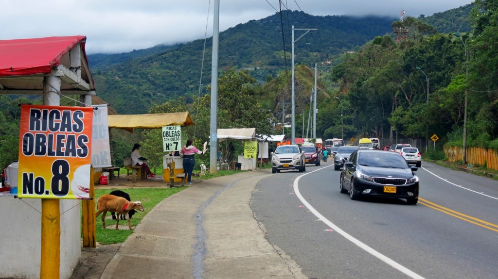 Foto: Venta de leche de chiva - Cali, Valle del Cauca, Colombia