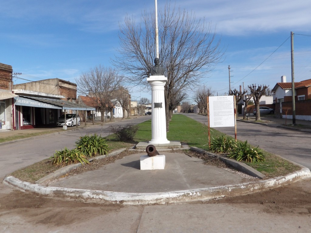 Foto: Monumento - Huanguelén (Buenos Aires), Argentina