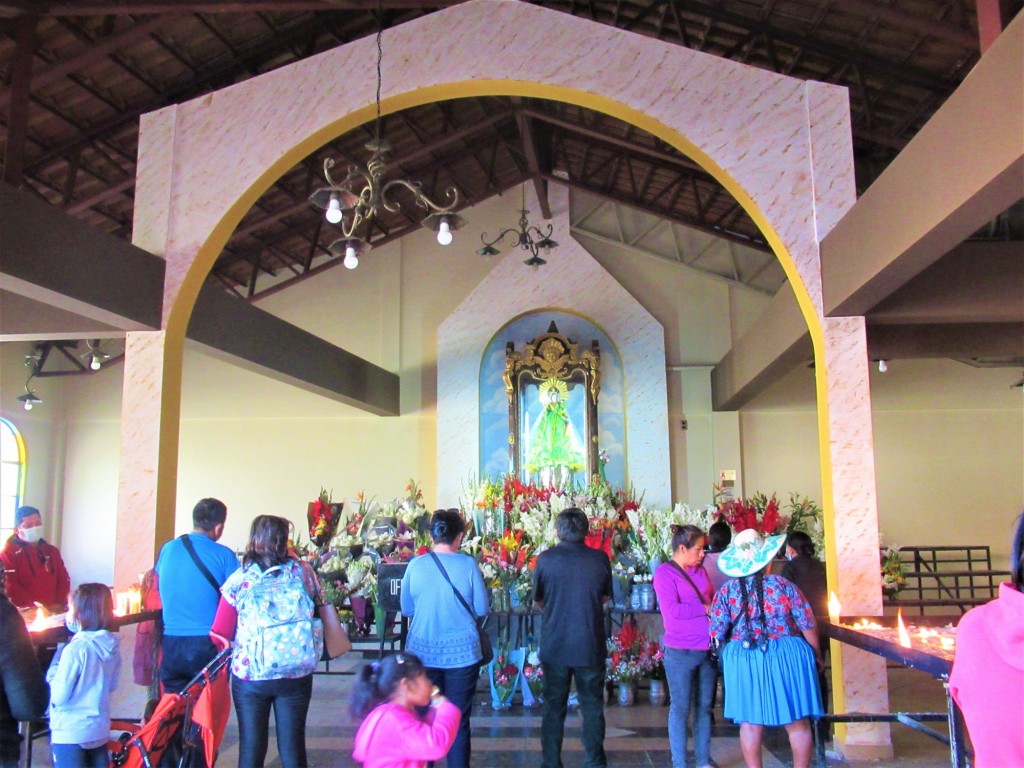 Foto: Templo de San Ildefonso, santuario de la Virgen María de Urqupiña, - Quillacollo (Cochabamba), Bolivia
