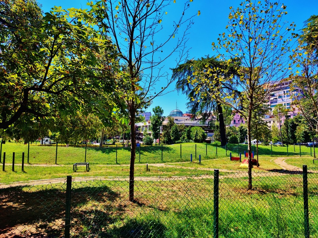 Foto: Parku Rinia - Tirana (Tiranë), Albania