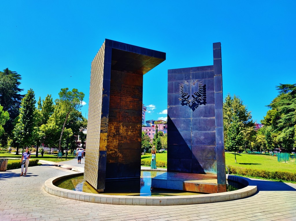 Foto: Parku Rinia - Tirana (Tiranë), Albania